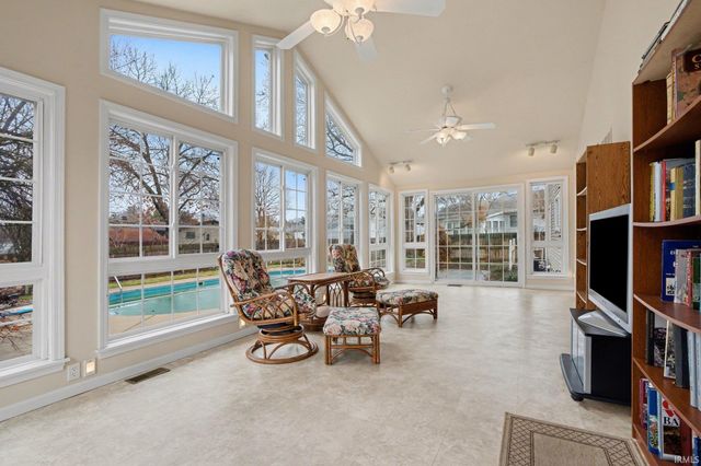 18289 Coventry Ct, South Bend, IN 46637