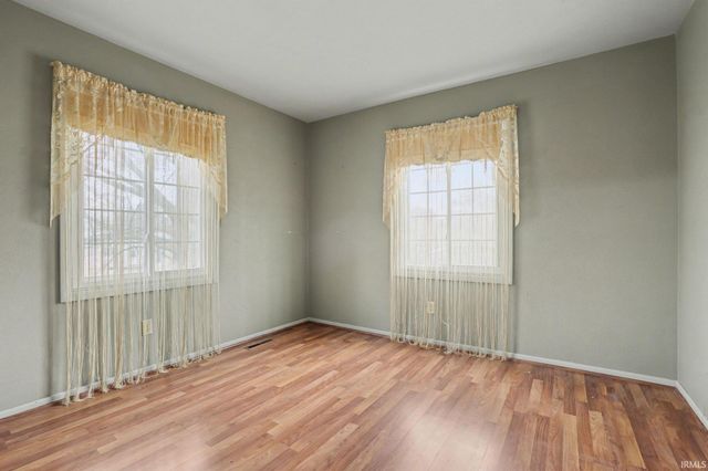 18289 Coventry Ct, South Bend, IN 46637