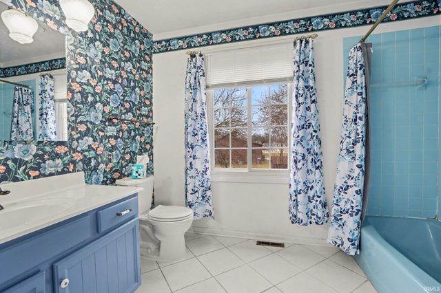 18289 Coventry Ct, South Bend, IN 46637