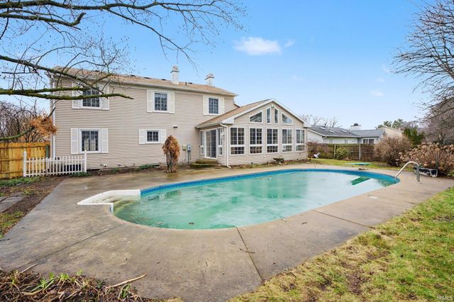 18289 Coventry Ct, South Bend, IN 46637