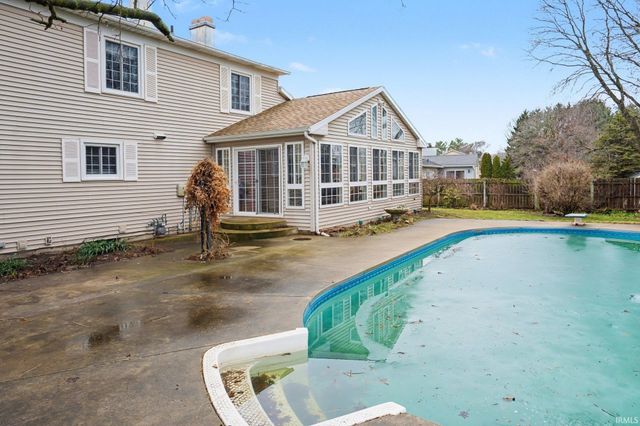 18289 Coventry Ct, South Bend, IN 46637