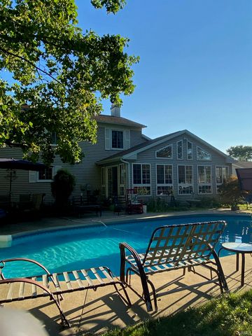 18289 Coventry Ct, South Bend, IN 46637