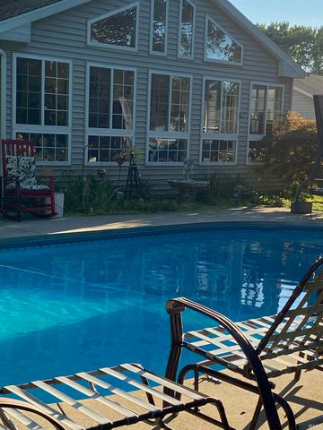 18289 Coventry Ct, South Bend, IN 46637