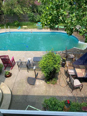 18289 Coventry Ct, South Bend, IN 46637