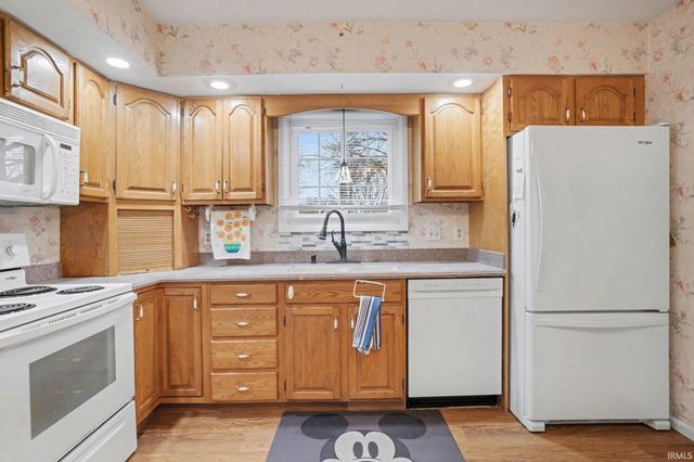 18289 Coventry Ct, South Bend, IN 46637