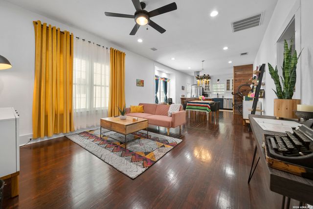 215 Berkshire, San Antonio, TX 78210