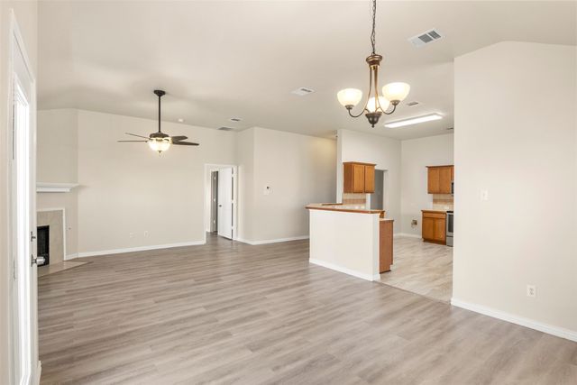 928 Wood Brook Drive, Grand Prairie, TX 75052