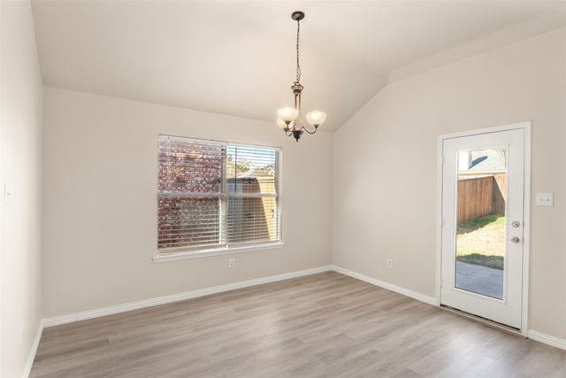 928 Wood Brook Drive, Grand Prairie, TX 75052