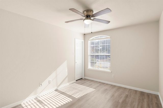 928 Wood Brook Drive, Grand Prairie, TX 75052