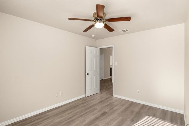 928 Wood Brook Drive, Grand Prairie, TX 75052