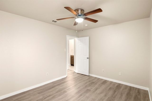 928 Wood Brook Drive, Grand Prairie, TX 75052