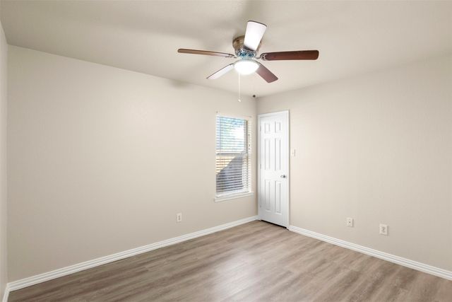 928 Wood Brook Drive, Grand Prairie, TX 75052