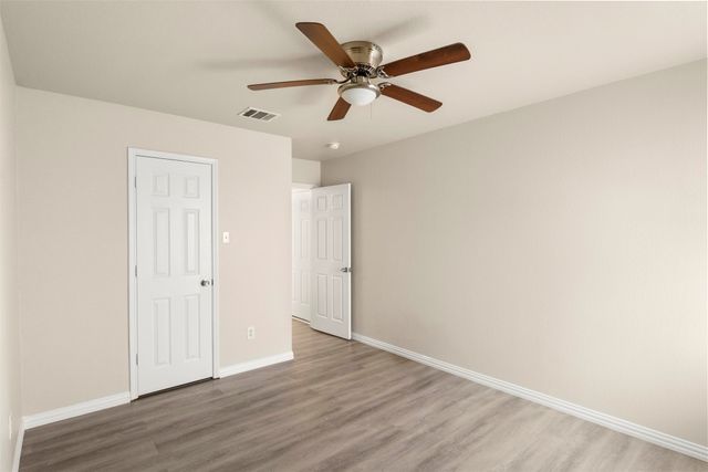 928 Wood Brook Drive, Grand Prairie, TX 75052