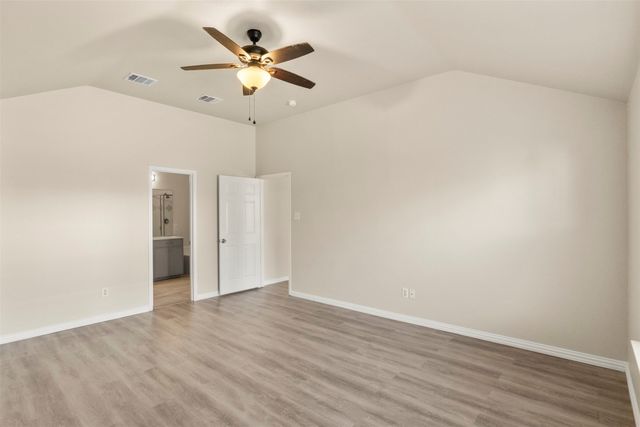 928 Wood Brook Drive, Grand Prairie, TX 75052