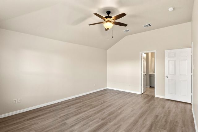 928 Wood Brook Drive, Grand Prairie, TX 75052