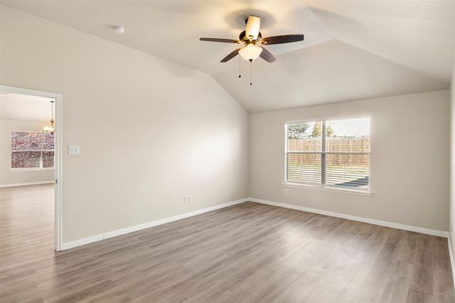 928 Wood Brook Drive, Grand Prairie, TX 75052