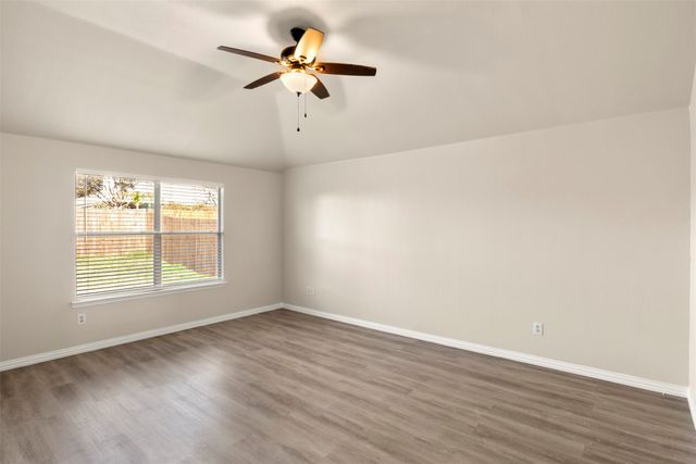 928 Wood Brook Drive, Grand Prairie, TX 75052