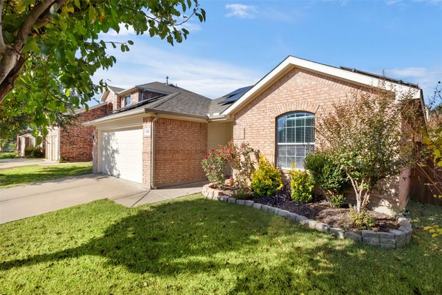 928 Wood Brook Drive, Grand Prairie, TX 75052