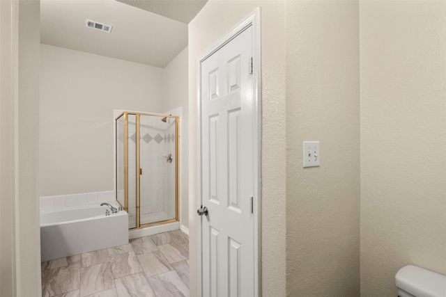 928 Wood Brook Drive, Grand Prairie, TX 75052