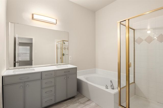 928 Wood Brook Drive, Grand Prairie, TX 75052