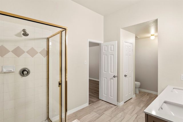 928 Wood Brook Drive, Grand Prairie, TX 75052