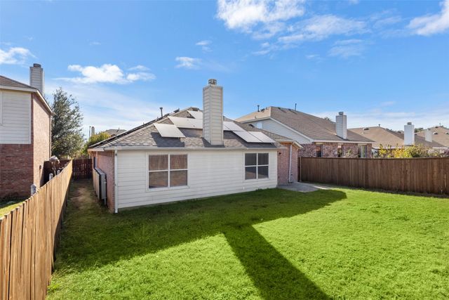 928 Wood Brook Drive, Grand Prairie, TX 75052