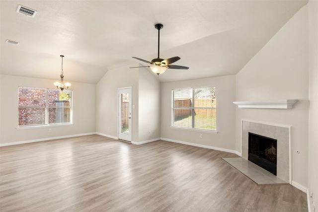 928 Wood Brook Drive, Grand Prairie, TX 75052