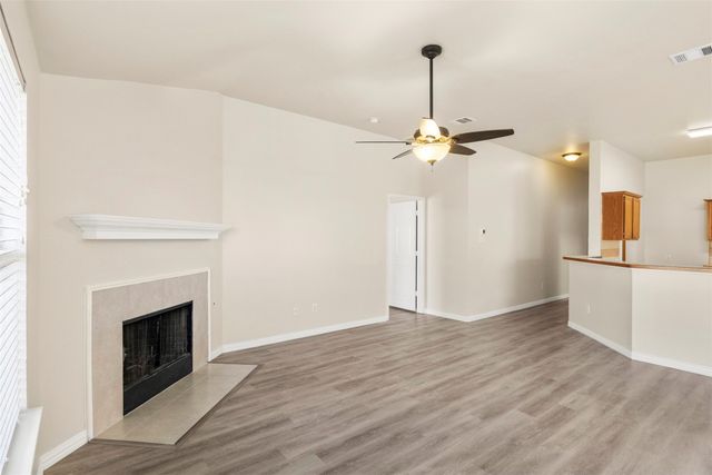 928 Wood Brook Drive, Grand Prairie, TX 75052