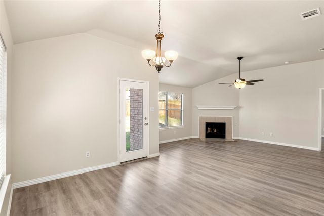 928 Wood Brook Drive, Grand Prairie, TX 75052