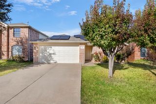 928 Wood Brook Drive, Grand Prairie, TX 75052