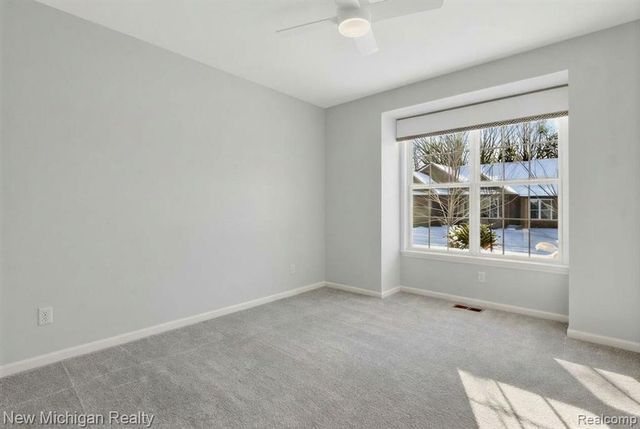 13185 Harbor Landings Drive 102, Fenton, MI 48430