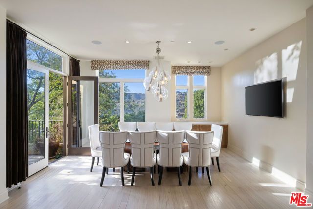 2157 Ravensfield Lane, Los Angeles, CA 90077