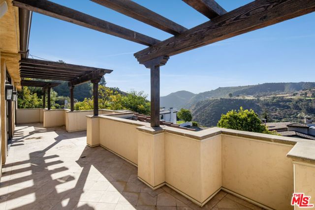 2157 Ravensfield Lane, Los Angeles, CA 90077