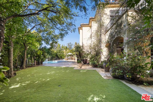 2157 Ravensfield Lane, Los Angeles, CA 90077