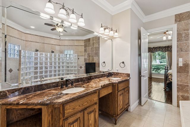 2221 Southern Oaks Drive, Cedar Hill, TX 75104