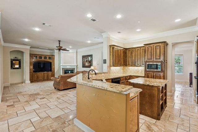 2221 Southern Oaks Drive, Cedar Hill, TX 75104