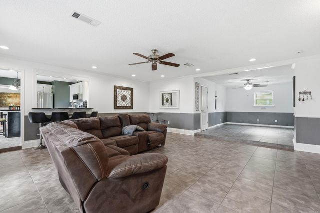 1100 Carruthers Drive, Morrilton, AR 72110