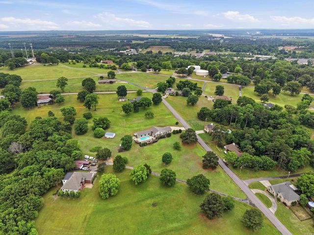 1100 Carruthers Drive, Morrilton, AR 72110