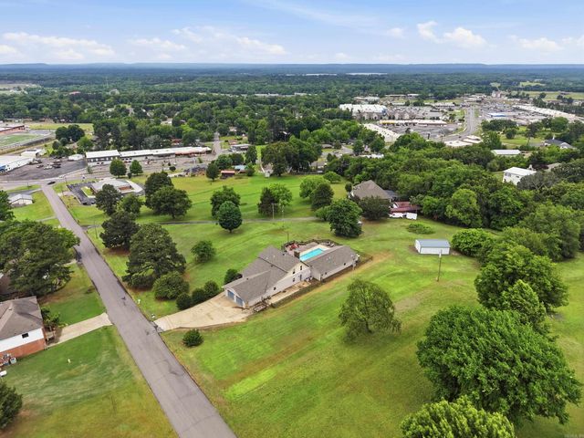 1100 Carruthers Drive, Morrilton, AR 72110