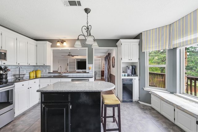 1100 Carruthers Drive, Morrilton, AR 72110