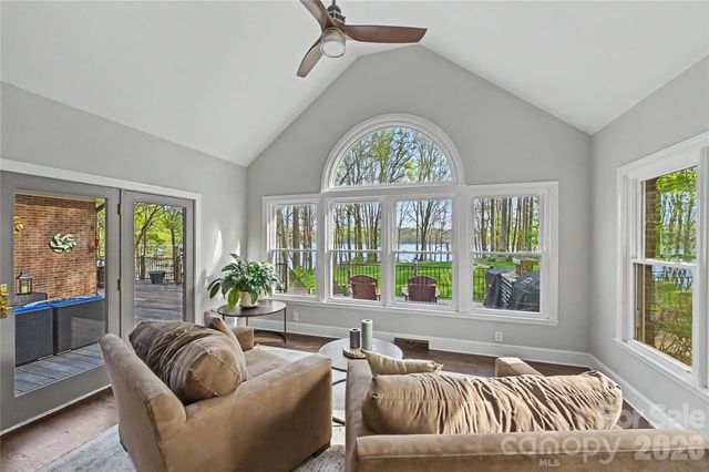 4841 Mountain Point Lane, Charlotte, NC 28216