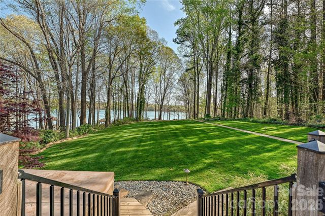 4841 Mountain Point Lane, Charlotte, NC 28216