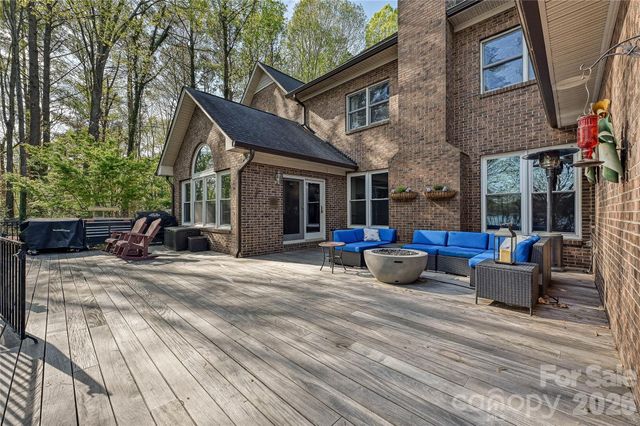 4841 Mountain Point Lane, Charlotte, NC 28216
