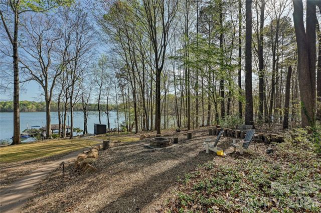 4841 Mountain Point Lane, Charlotte, NC 28216