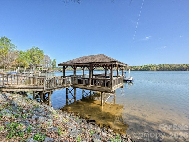 4841 Mountain Point Lane, Charlotte, NC 28216