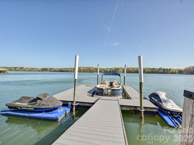 4841 Mountain Point Lane, Charlotte, NC 28216