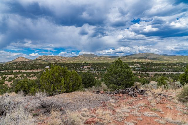 40 E Old Agua Fria Road, Santa Fe, NM 87508