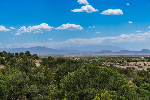 40 E Old Agua Fria Road, Santa Fe, NM 87508
