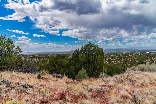 40 E Old Agua Fria Road, Santa Fe, NM 87508