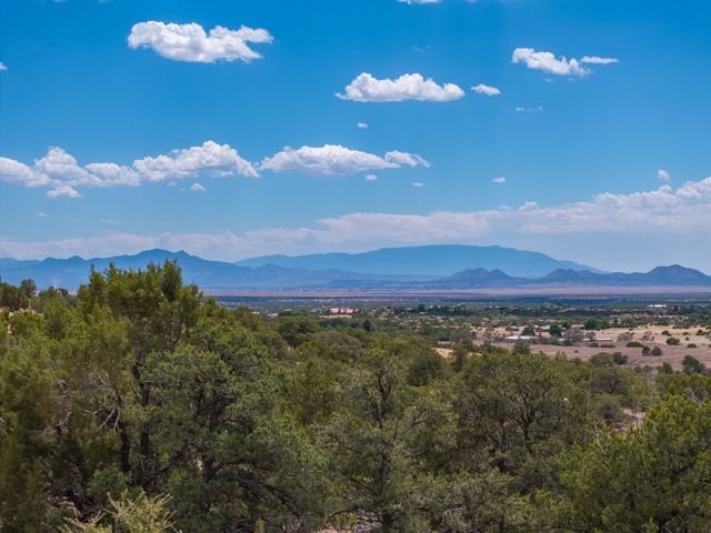 40 E Old Agua Fria Road, Santa Fe, NM 87508